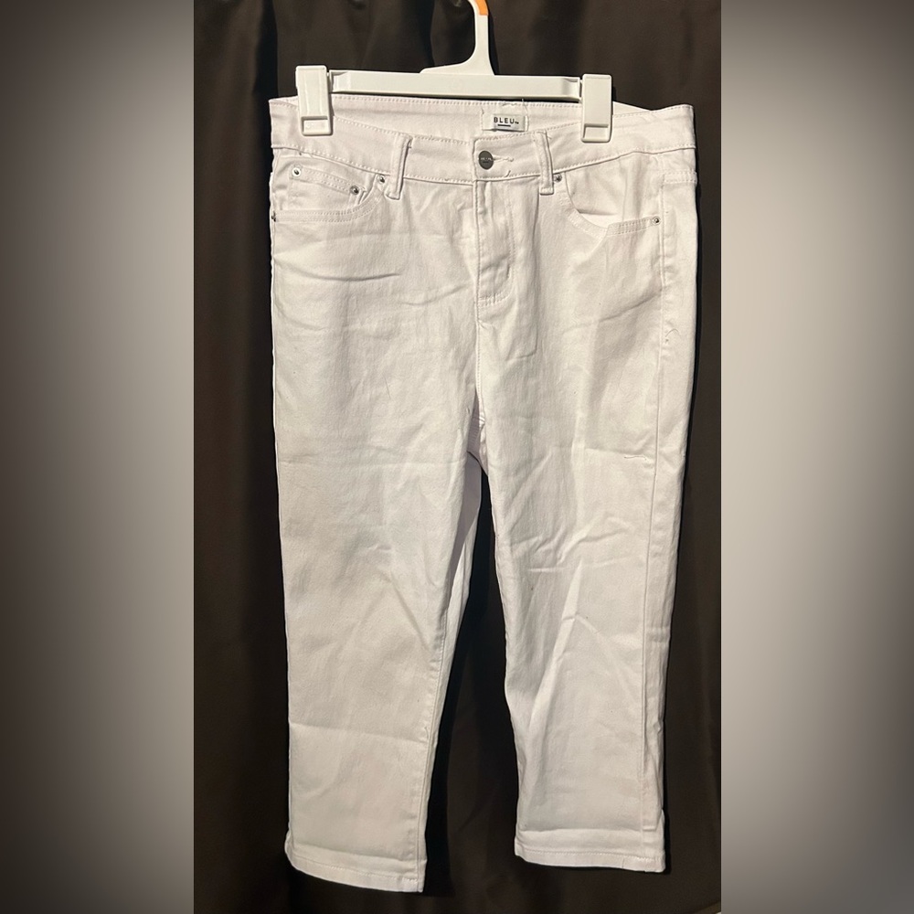 Bleu size 10 white denim capri with stretch